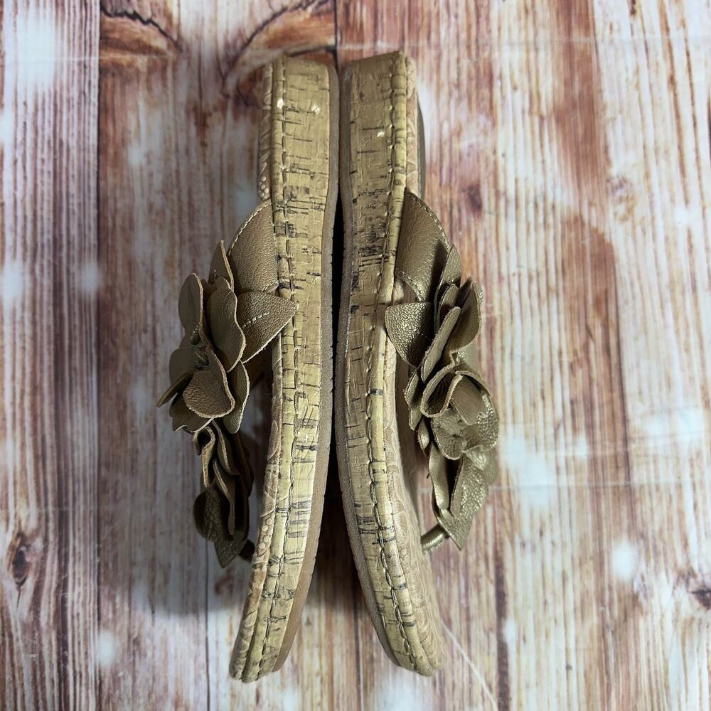 BOC Born Concept Size 8 Bronze Leather Floral Cork Low Wedge Thong Sandals Shoes - Picture 8 of 13